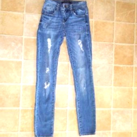 Jeans - Picture 1 of 3